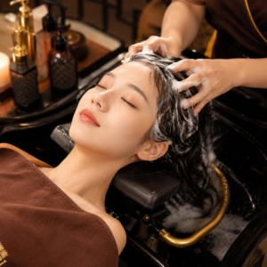 Giúp thư giãn sâu, giảm stress, nhẹ đầu tức thì. Massage – bấm huyệt – thảo dược kết hợp, mang lại cảm giác sảng khoái, tóc sạch khỏe, tinh thần tươi mới.